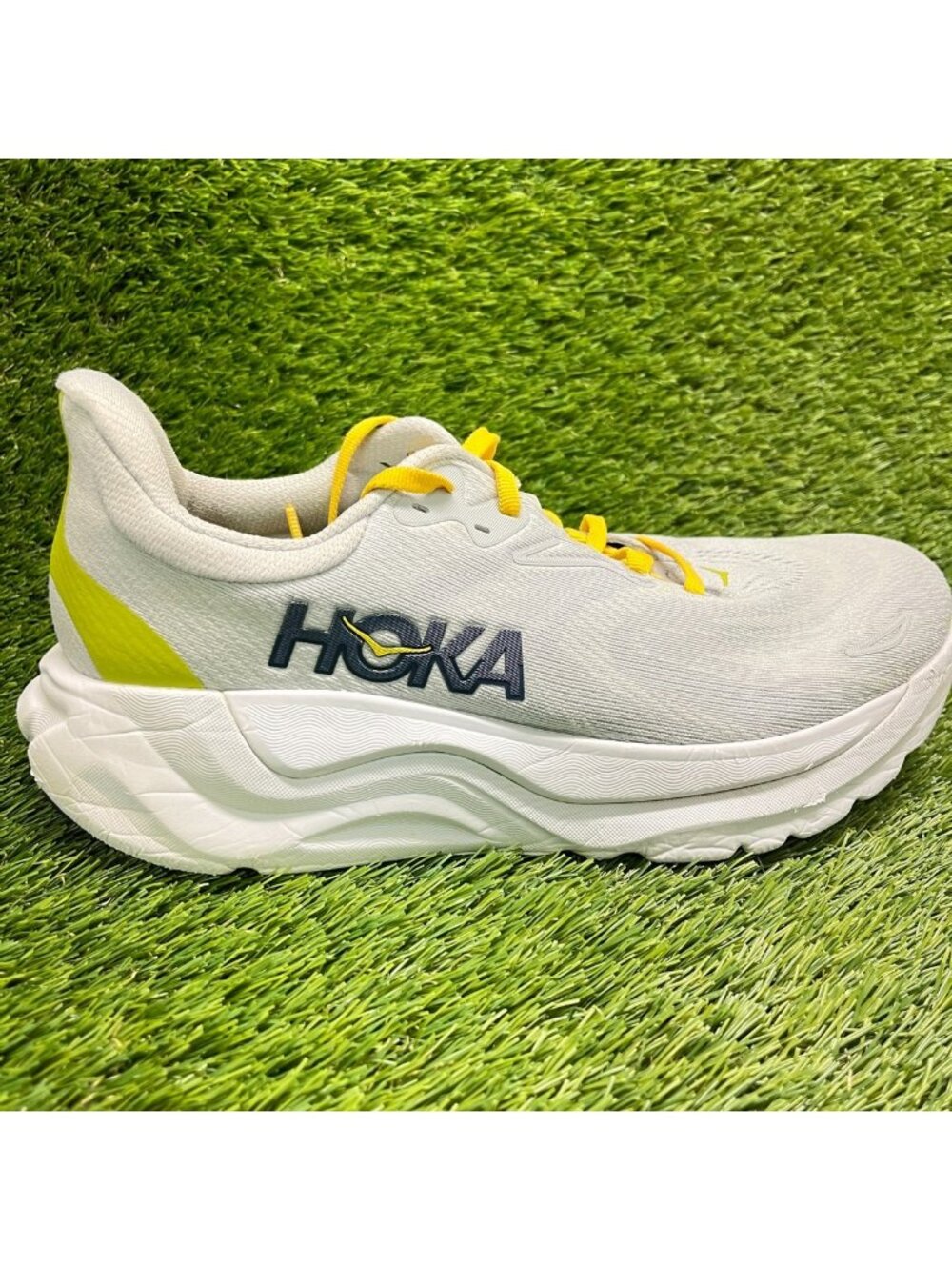 Hoka One One Arahi 8 Mens Size 9EE Gray Yellow Athletic Running Shoes Sneakers